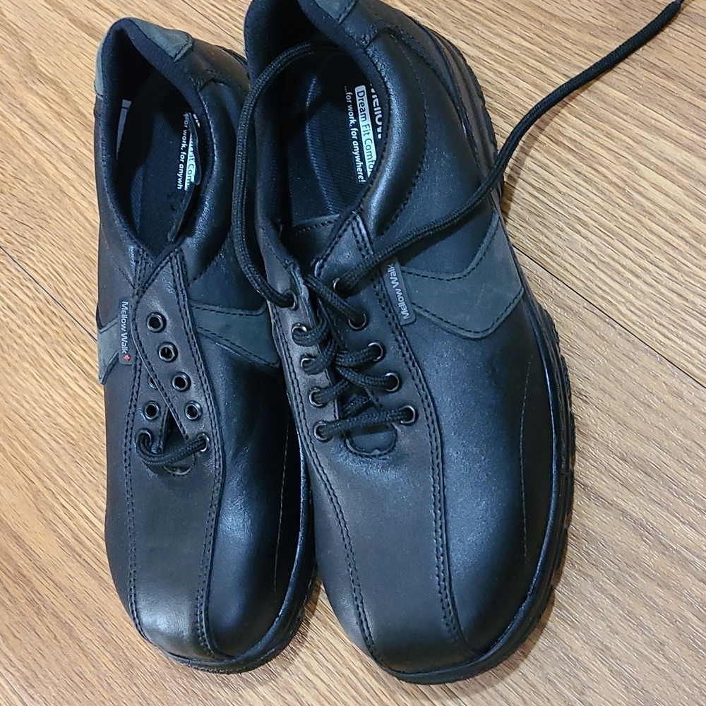 Mellow Walk steal toe shoes
